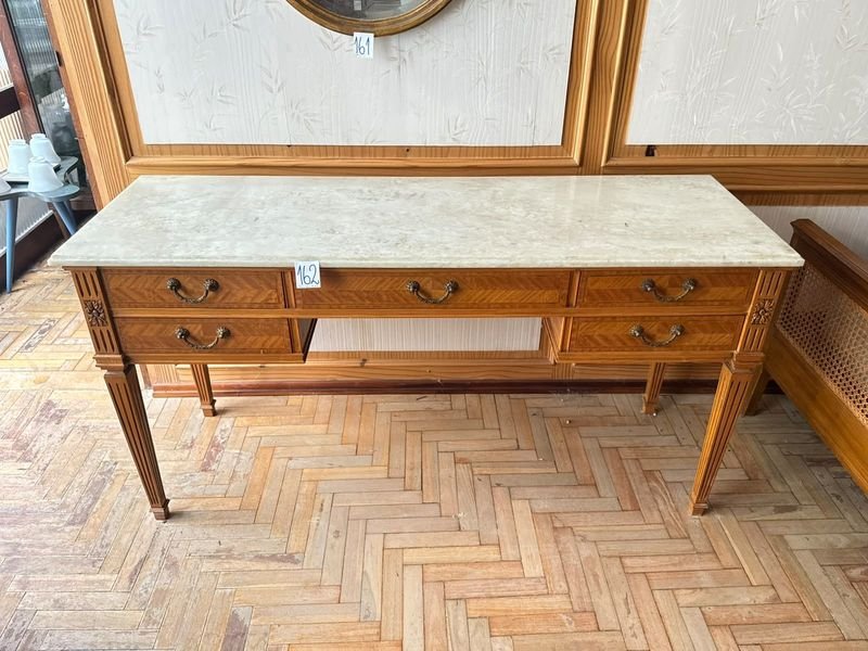 Cómoda Inglesa de Madera con Tapa de Mármol y Cajones