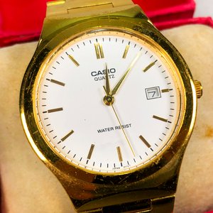 Reloj Casio Dorado con Esfera Blanca y Correa Metálica - imagen 3