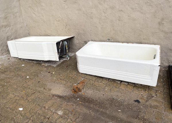Dos Bañeras Antiguas de Hierro Fundido Blancas