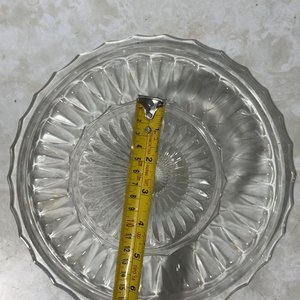Lote de 4 piezas de vidrio y cristal: jarra, pastelera, florero y caramelera - imagen 11