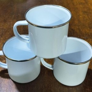 Lote siguiente: Set de 3 Jarros Esmaltados Blancos con Borde Metálico