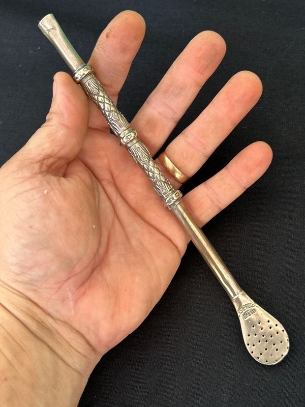 Bombilla de plata sana de la antigua Casa Rocha de Salto
