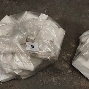 Lote de Bisagras Metálicas Negras con Tornillos - imagen 4