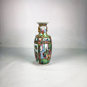 Florero Oriental de Porcelana con Escenas Tradicionales y Detalles Dorados - imagen 2