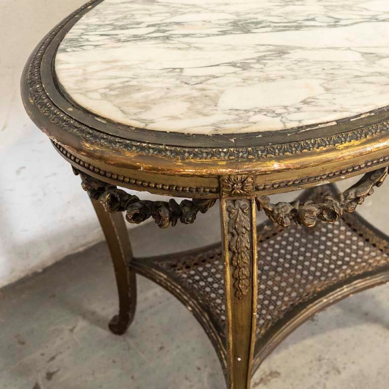 Mesa de sala oval Luis XVI con detalles dorados y mármol - imagen 2