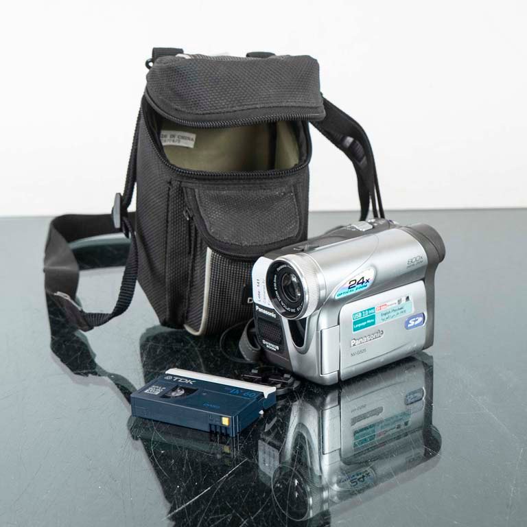 Filmadora Panasonic NV-GS25 con Estuche y Cinta TDK