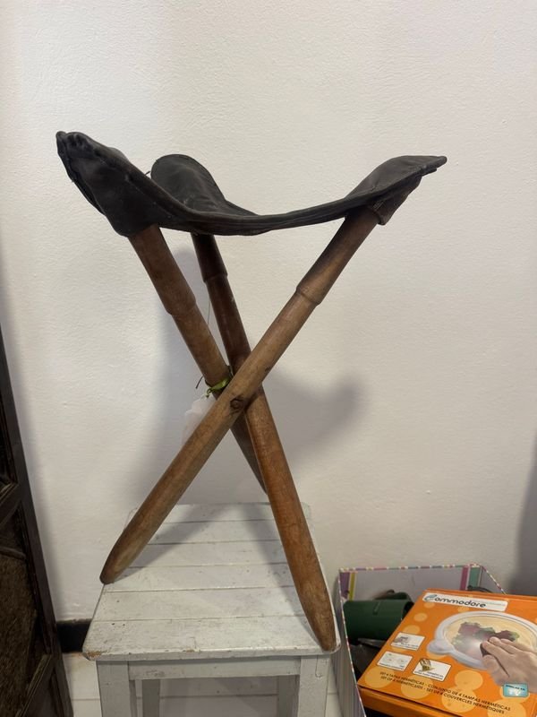 Banco de Cuero y Madera Plegable - imagen 1