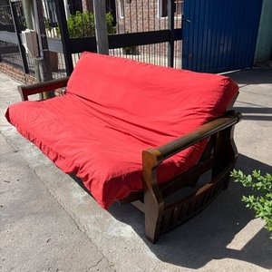 Futón de Madera con Colchoneta Roja - imagen 4
