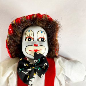 Dos Muñecos Payaso de Porcelana con Ropas Coloridas - imagen 3