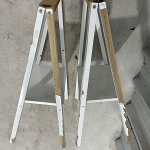 Par de Caballetes Blancos Plegables con Desgaste - imagen 6