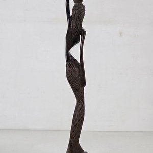 Escultura de Mujer Africana en Madera con Cesta - imagen 5