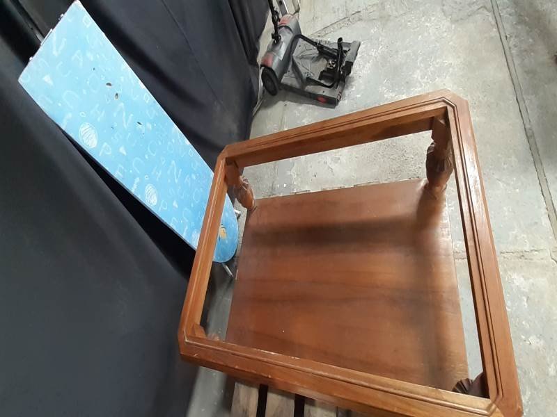 Mesa de Madera con Tablero de Planchar
