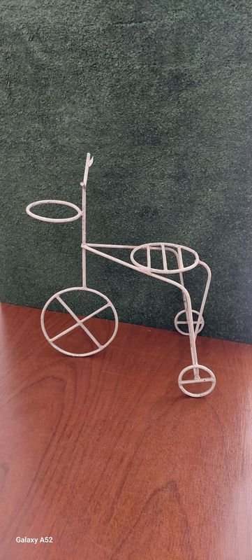 Lote siguiente: Soportes de plantas y accesorios para decorar