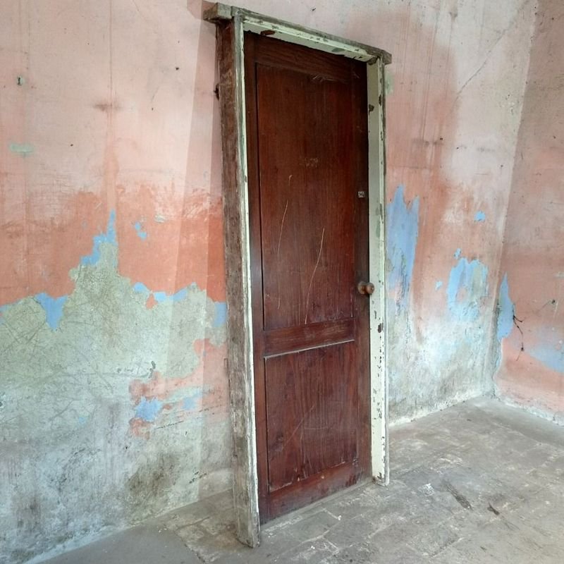 Puerta de tablero en cedro con marco de pinotea - imagen 2