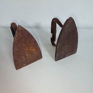 Dos Planchas de Hierro Antiguas para Planchar Ropa - imagen 3