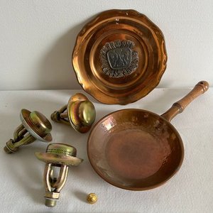 Piezas de Cobre y Bronce: Plato Decorativo, Sartén y Quemadores - imagen 3