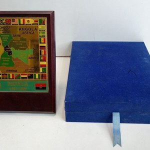 Placa Conmemorativa Mapa Angola MONUA 1997/1998 con Estuche Original - imagen 1