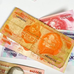 Lote de Billetes Varios: Uruguay y Guatemala - imagen 6