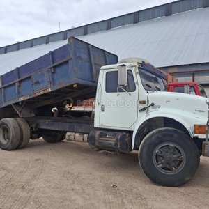 Lote anterior: Camión Volquete Blanco Internacional