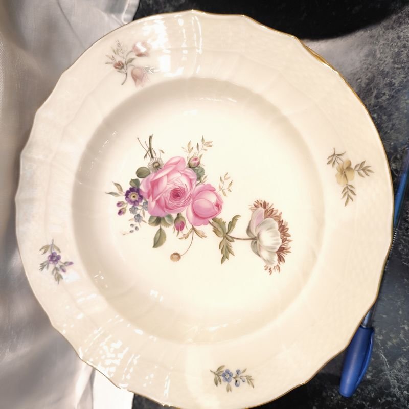 Platos de porcelana Royal Copenhagen de 22 cm, diseños florales y excelentes condiciones - imagen 6