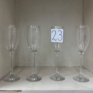 Lote anterior: Set de 12 Copas Altas para Champagne Nadir Barone