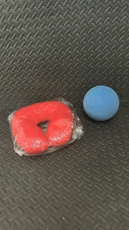 Pelota de yoga y cuello para viaje