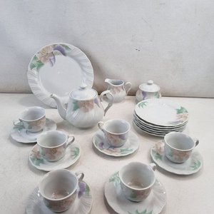Juego de Loza Lynns Fine China: Tetera, Azucarera, Lechera, Tazas y Platos con Flores - imagen 2