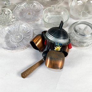 Lote de Cenicero, Plato Despojador, Florero y Vasos de Cristal - imagen 2
