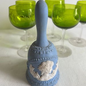 Juego de 5 Copas Verdes con Campana Decorativa de Cerámica Azul - imagen 4