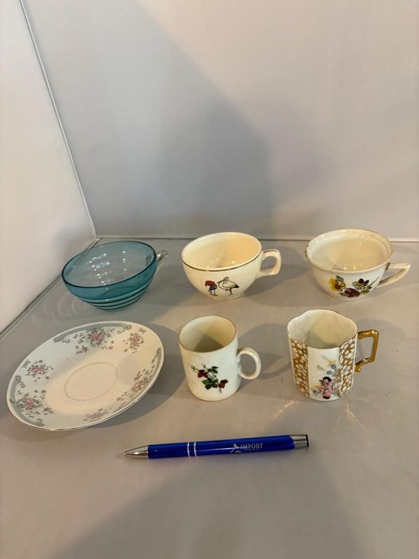 Lote anterior: Tacitas varias de porcelana