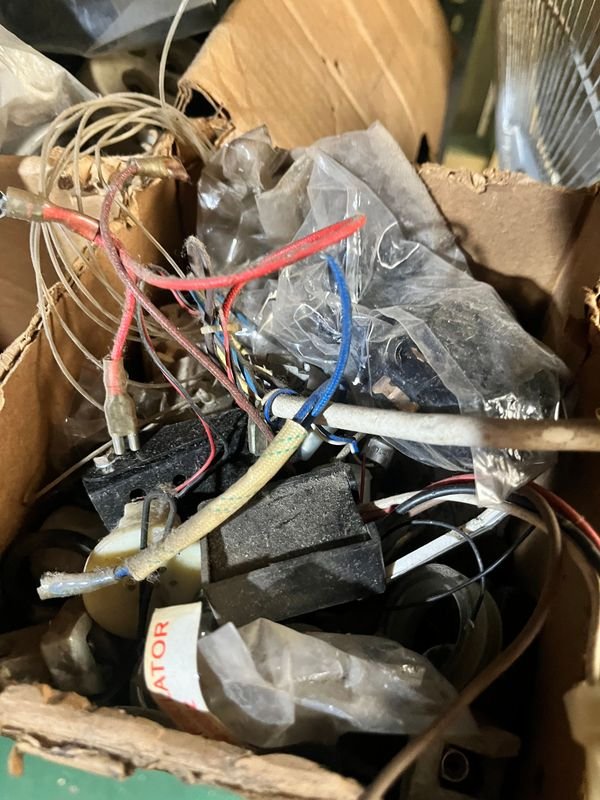 Plásticos y accesorios para venta en lote - imagen 3