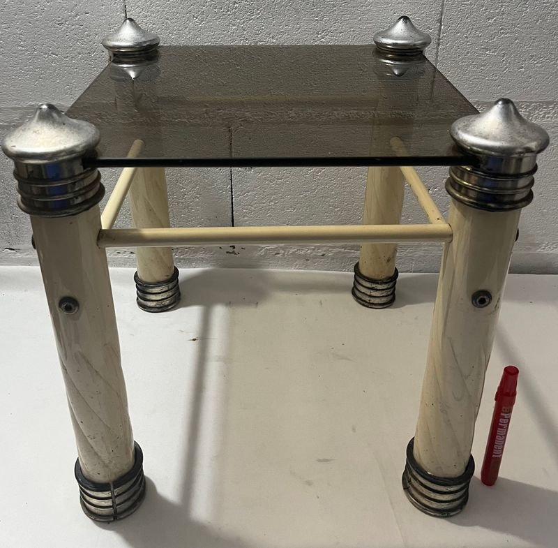 Lote siguiente: Mesa ratona decorativa