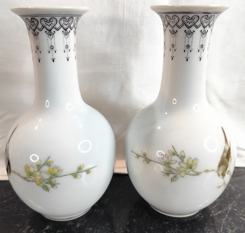 Dos antiguos floreros en porcelana china de 17 cm - imagen 2