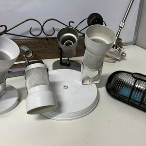 Lote de 8 Apliques de Luz Metálicos Blancos, 1 de Madera y 1 Tortuga - imagen 3