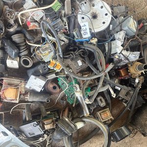 Lote de Repuestos Eléctricos y Componentes Varios - imagen 2