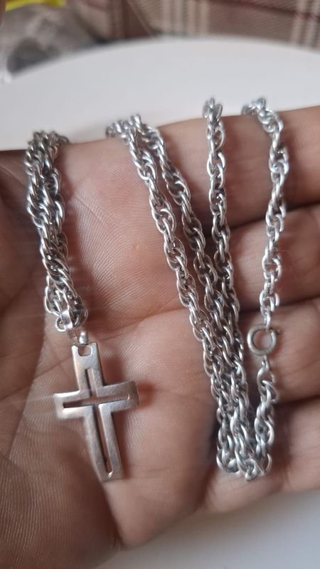 Cadena de plata con crucifijo larga - imagen 2