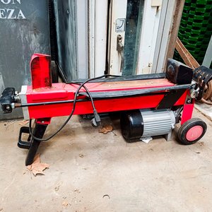 Lote siguiente: Astilladora electrica monofasica ( prende motor  )