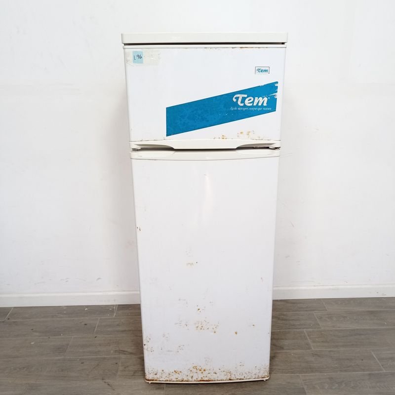 Lote anterior: Refrigerador blanco marca Tem en mal estado
