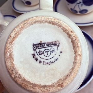 Juego de 5 Tazas y 4 Platillos de Porcelana Checoslovaca con Diseño de Cerezas - imagen 4