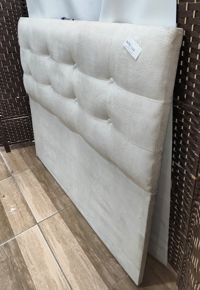 Respaldo de cama beige con capitoneado en tela, excelente estado - imagen 4