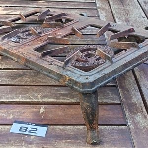 Anafe a gas de dos quemadores, estructura de Metal Con Detalles de Oxidación. Falta una Pata. - imagen 4