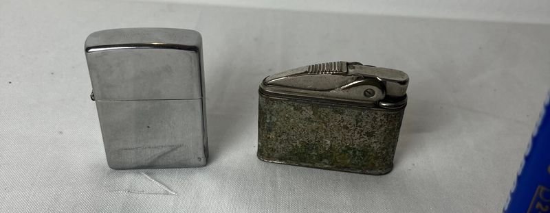 Par de encendedores y herramientas - imagen 2