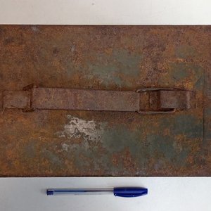Caja Metálica para Municiones con Manija, Oxidada - imagen 2