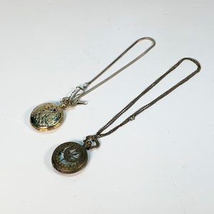 Lote anterior: Dos Relojes de Bolsillo Modernos a Pila: Caza y Constelación Zodiacal