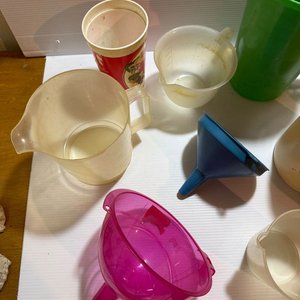 Lote de Utensilios de Plástico para Cocina: Jarras, Medidores y Recipientes - imagen 5