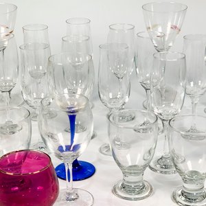 Lote de 29 Copas de Vidrio Hialinas y Rubí para Vino, Champagne y Cognac - imagen 3