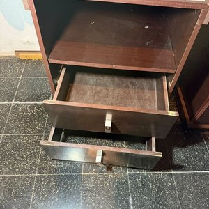 Par de Mesas de Luz de MDF con Dos Cajones y Estante - imagen 7