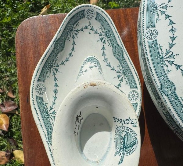 1 juego de vajilla en loza francesa antigua marca Provence 9 piezas (fuentes de distintas medidas de 15x11, 14x11x4, soperas 11x8x4, 10x7x3, aceitera, fuente pedestal) - imagen 1
