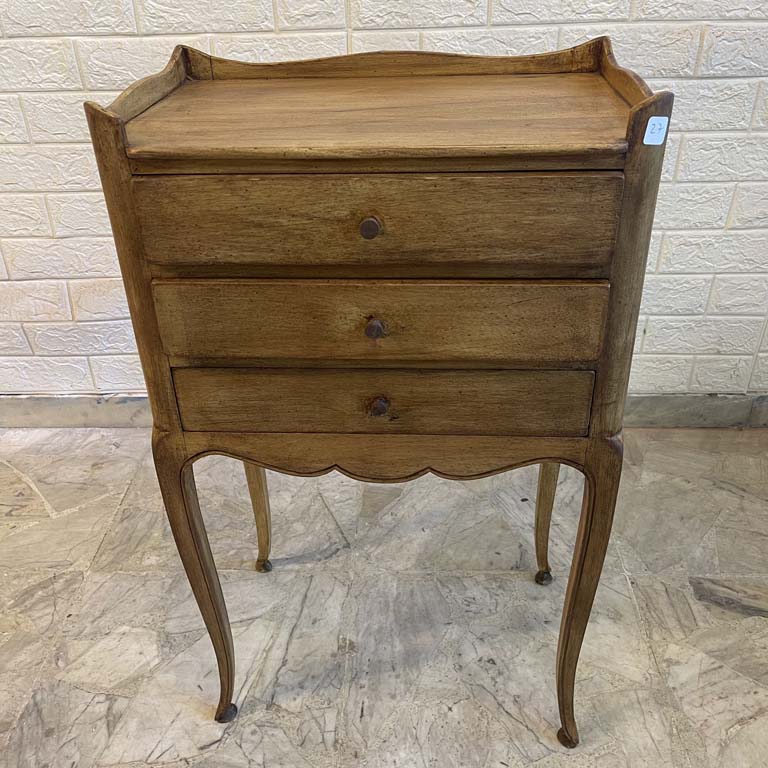 Lote anterior: Comodín de tres cajones Gouffé París, estilo francés