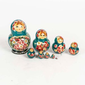Muñecas Mamushka Rusas de Madera Pintadas a Mano (8 Unidades) - imagen 1